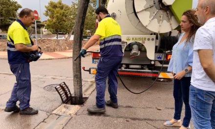 Benicàssim intensifica la neteja d’embornals per a reduir el risc d’inundacions gota freda