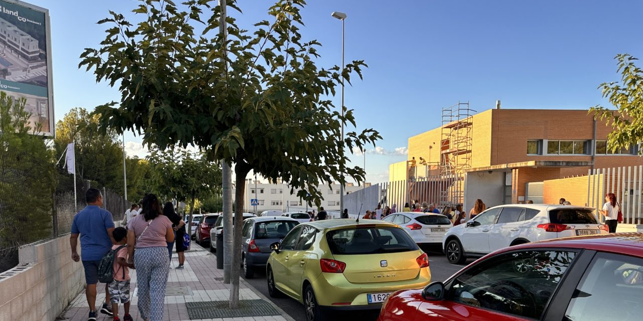 Els xiquets i xiquetes d’infantil del CEIP Santa Àgueda fan la “tornada al col·le” en aulari renovat