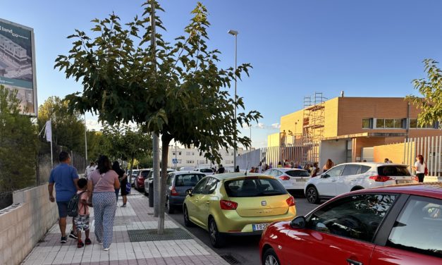 Els xiquets i xiquetes d’infantil del CEIP Santa Àgueda fan la “tornada al col·le” en aulari renovat