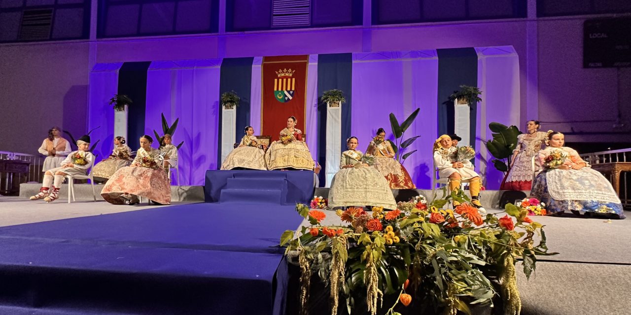 Raquel Fernández Piqueres i Paula Marin Ferrando proclamades Reines Major i Infantil de les festes patronals