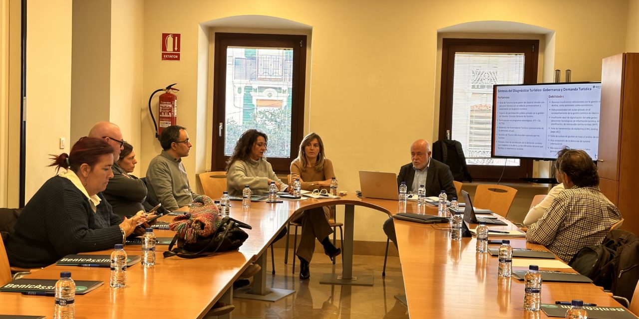 Benicàssim involucra el teixit empresarial a la redacció del Pla Estratègic de Turisme 2024-2028